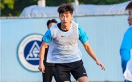 流年不利！中国男足26岁天才再次倒下，2年2次重伤，膝盖千疮百孔